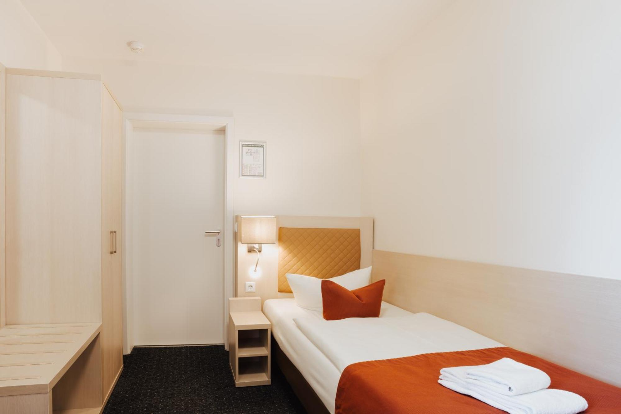 Hotel & Restaurant Wiggers Bad Oldesloe Ngoại thất bức ảnh