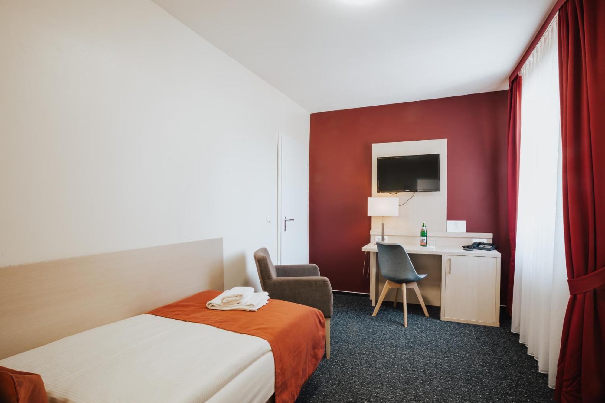 Hotel & Restaurant Wiggers Bad Oldesloe Ngoại thất bức ảnh